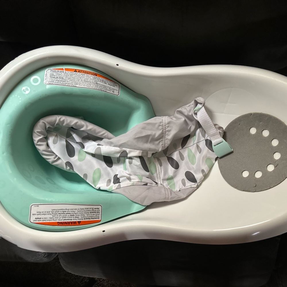Newborn to 12 months bath tub